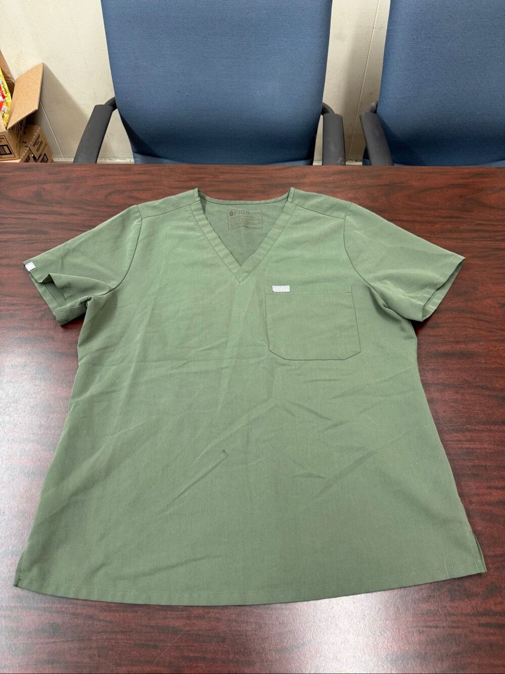 Figs Catarina V-Neck Short Sleeve Scrub Top in Moss Size Large